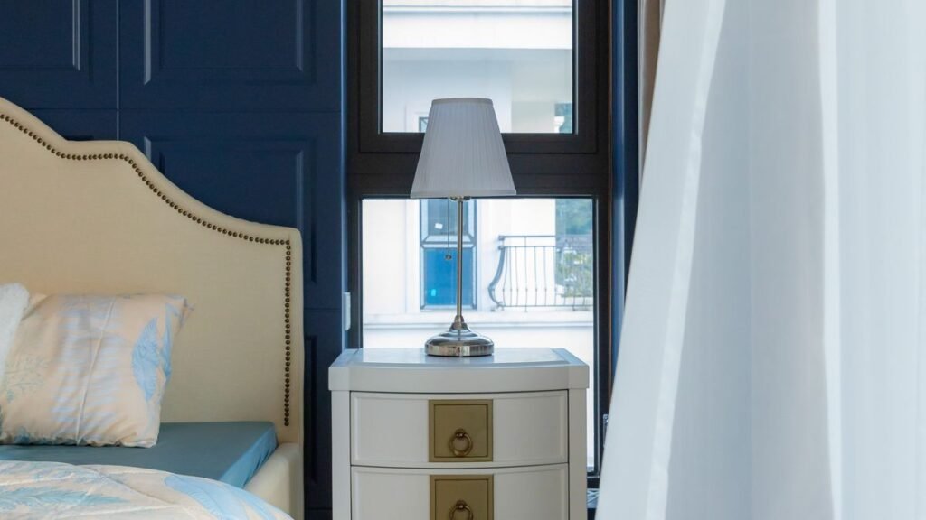 Chambre confortable et bien éclairée