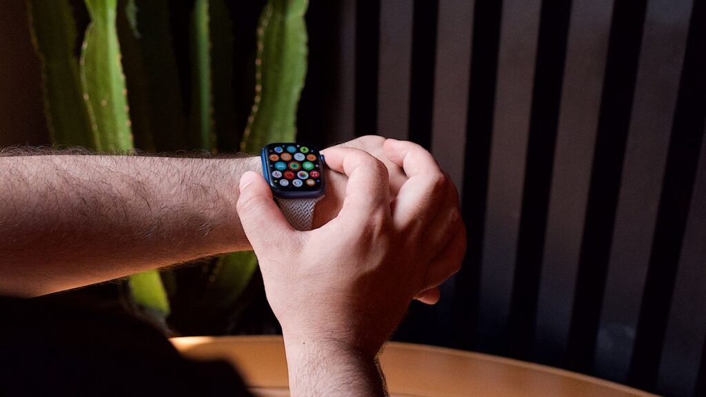 Montre connectée avec détection de chute au poignet